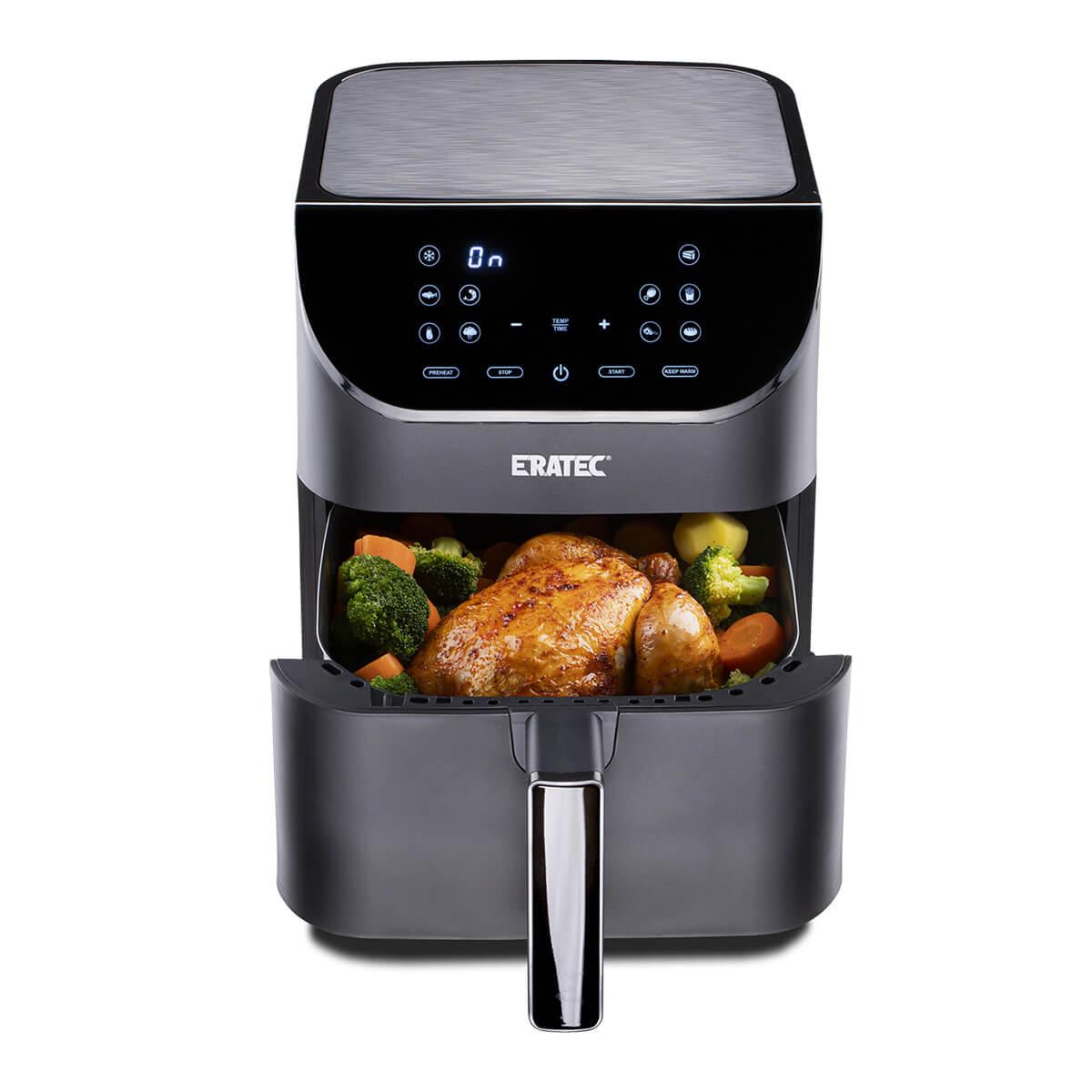 Schwarze Heißluftfritteuse mit digitalem Display, Hähnchen und Gemüse im Korb