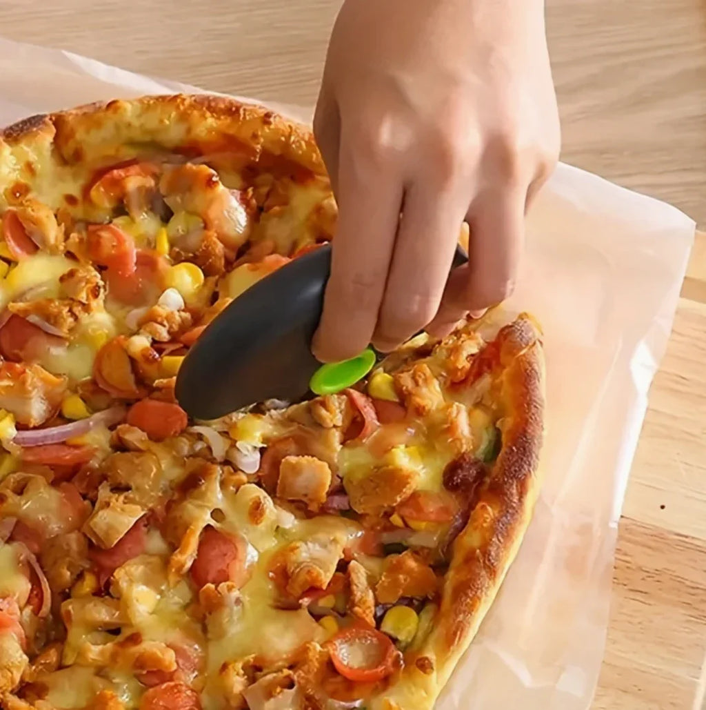 Stainless steel pizza cutter - sharp, safe & ergonomic - Eratec - Germany GmbH